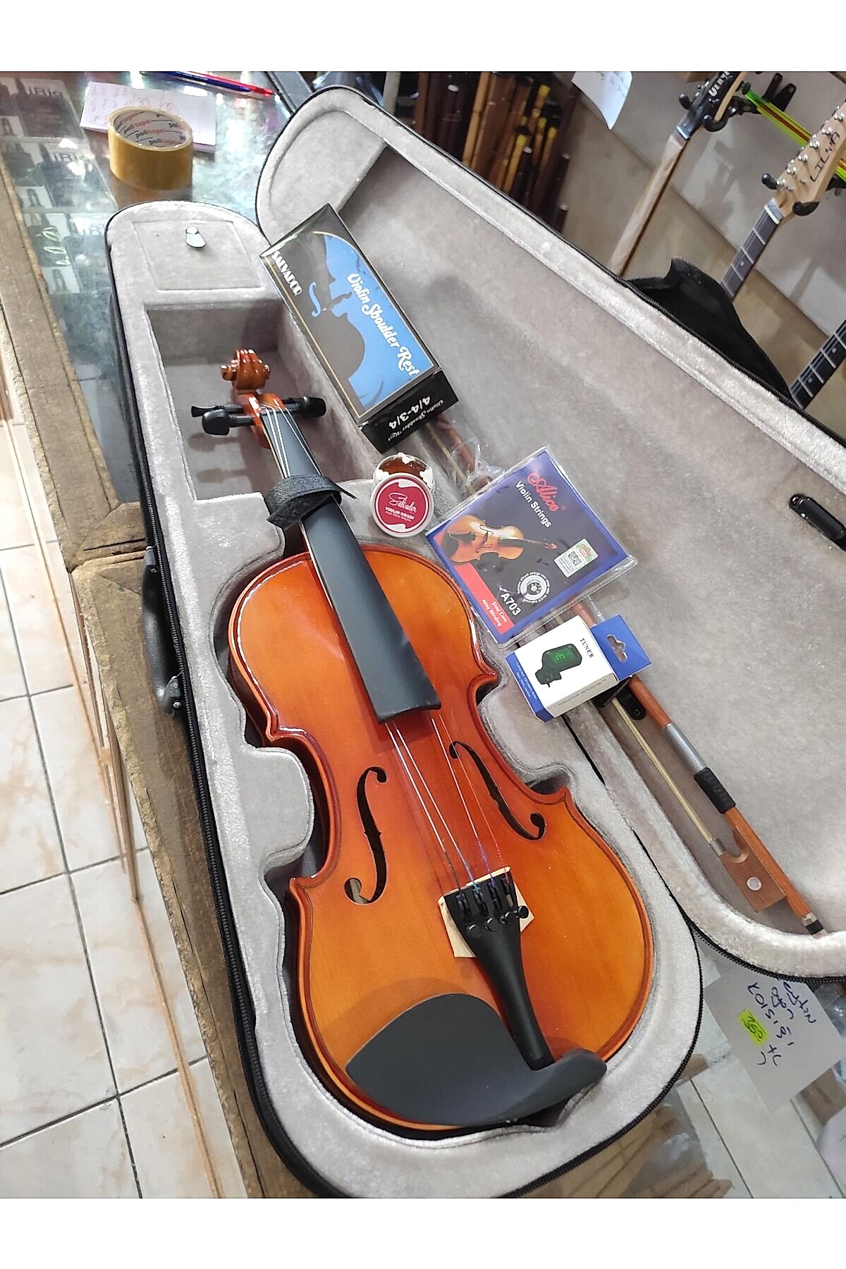 Salvador SV140 4/4 Keman Full Set - Yastık, Susturucu, Yay, Reçine Dahil